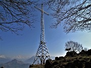 51 Alla alta croce di vetta del Monte Zucco (1232 m)
